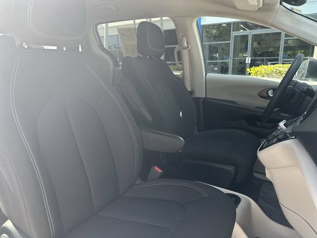 Used 2023 Chrysler Voyager LX FWD image 30