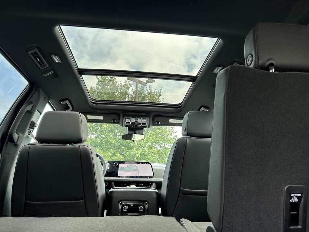 New 2026 Chevrolet Tahoe LT w/ Sun And Tow Package AWD/4WD image 9