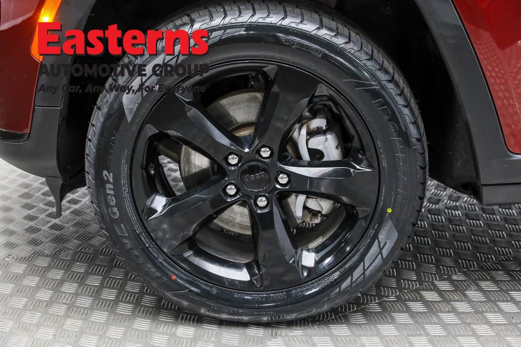 Used 2023 Jeep Grand Cherokee L Laredo image 34