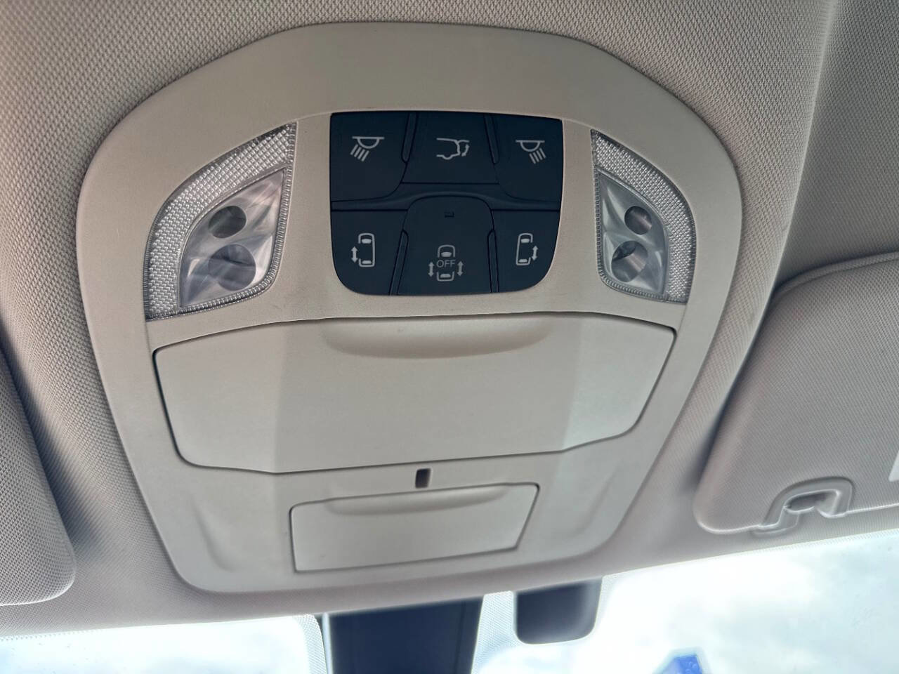 Used 2020 Chrysler Pacifica Touring-L FWD image 20