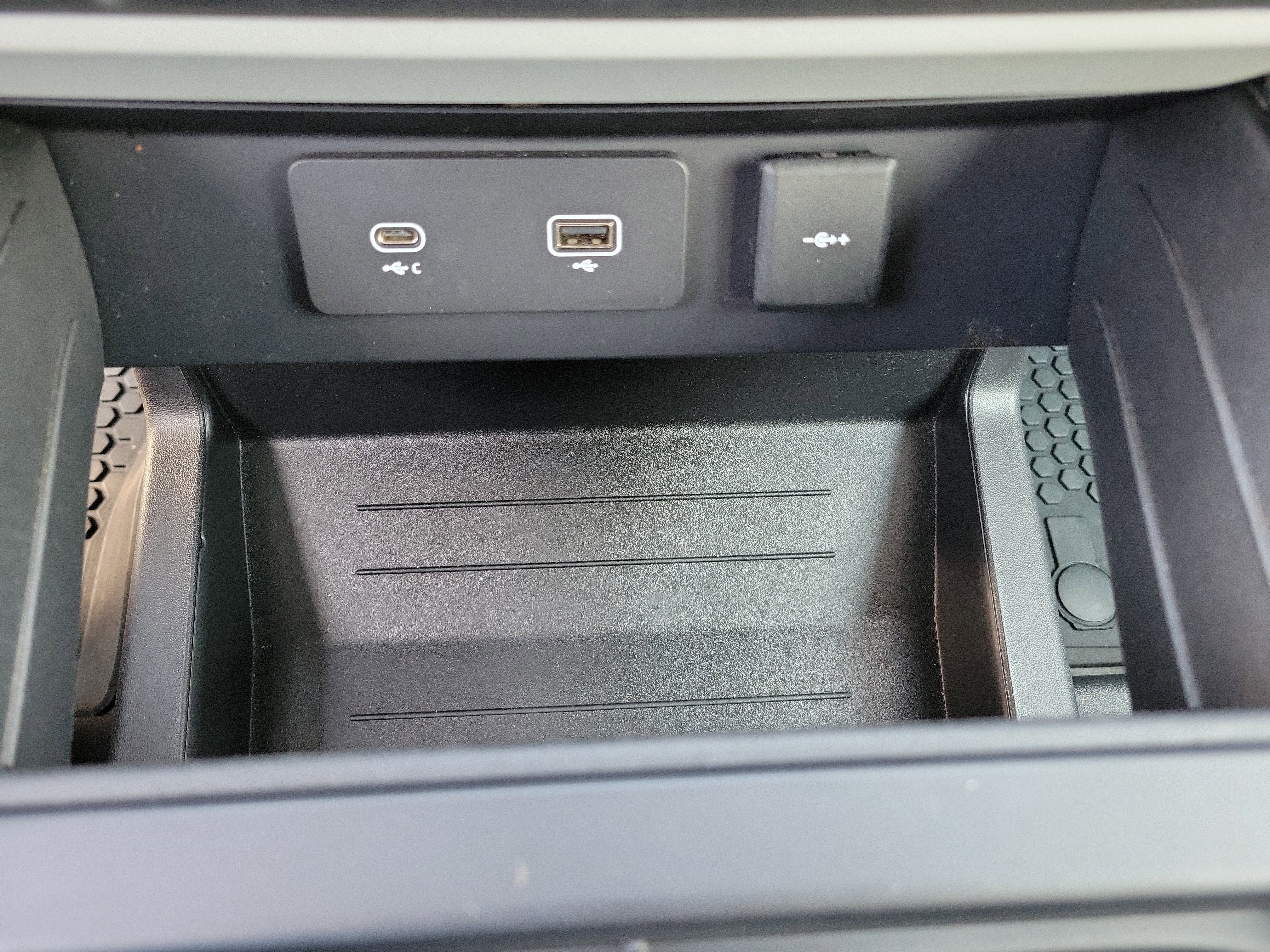 Used 2020 Land Rover Defender 110 First Edition image 13