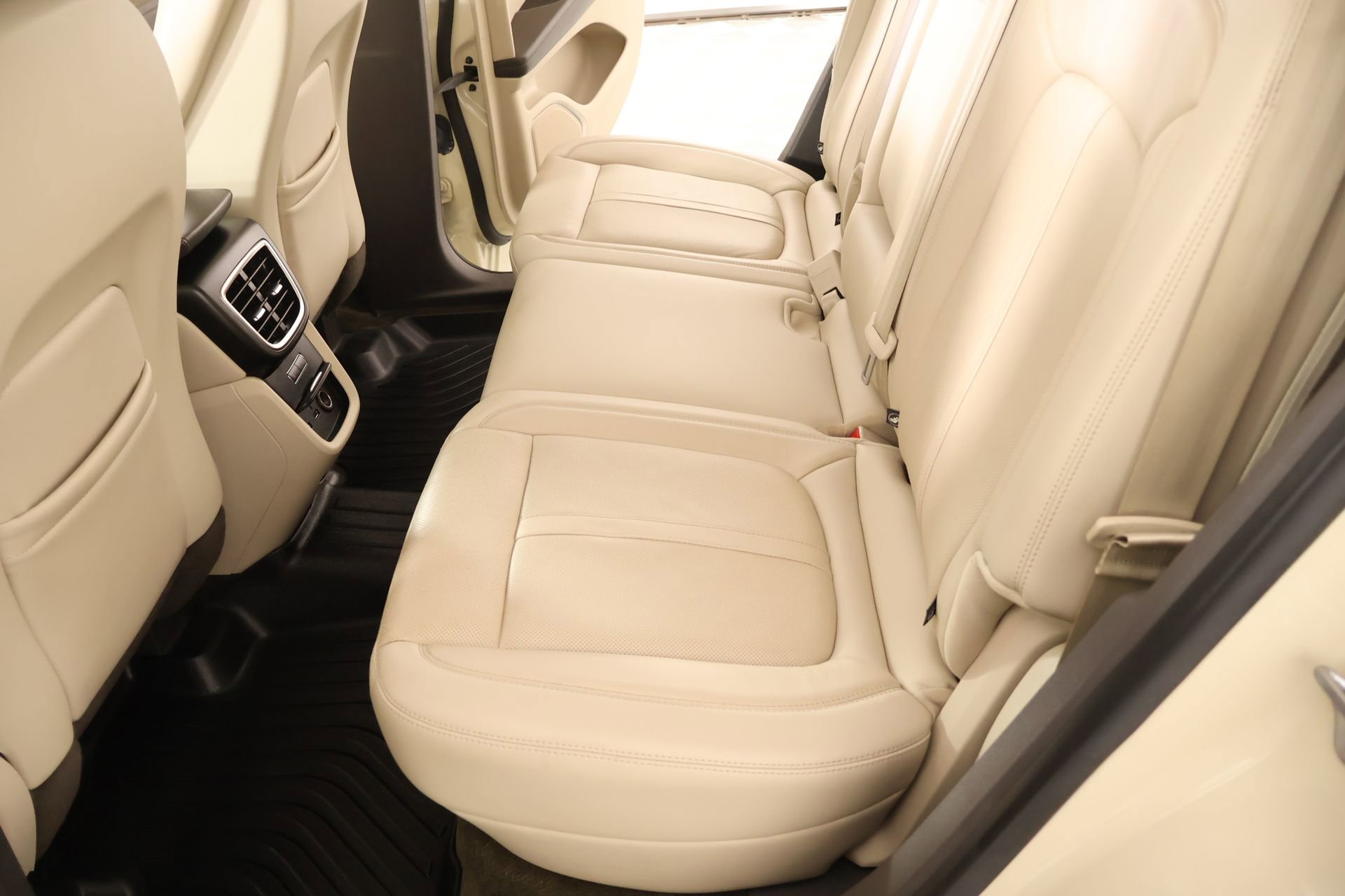 Used 2018 Lincoln MKX Reserve w/ Driver Assistance Package FWD image 12