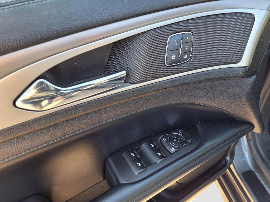 Used 2017 Lincoln MKZ Reserve image 28