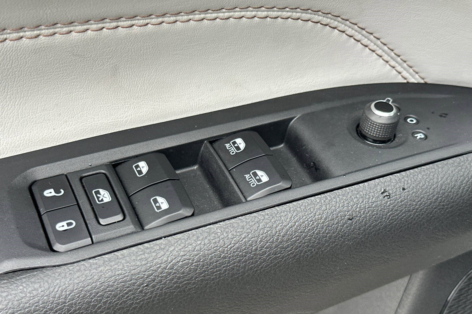 Used 2025 Jeep Compass Limited image 13