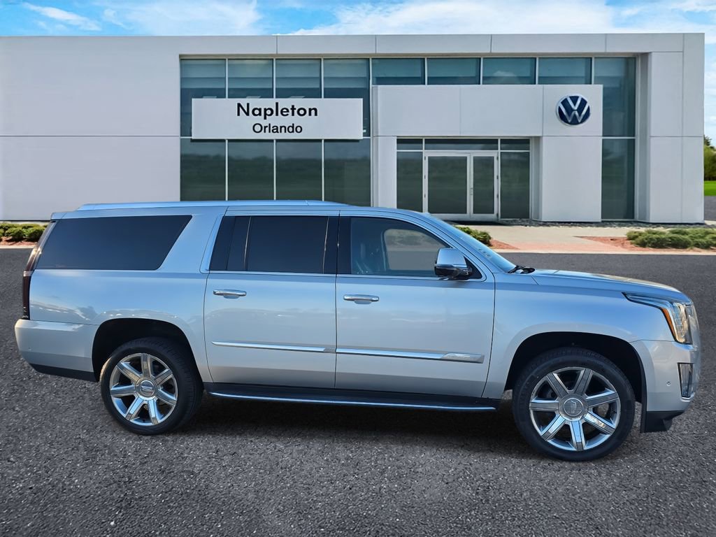 Used 2019 Cadillac Escalade ESV Luxury image 3