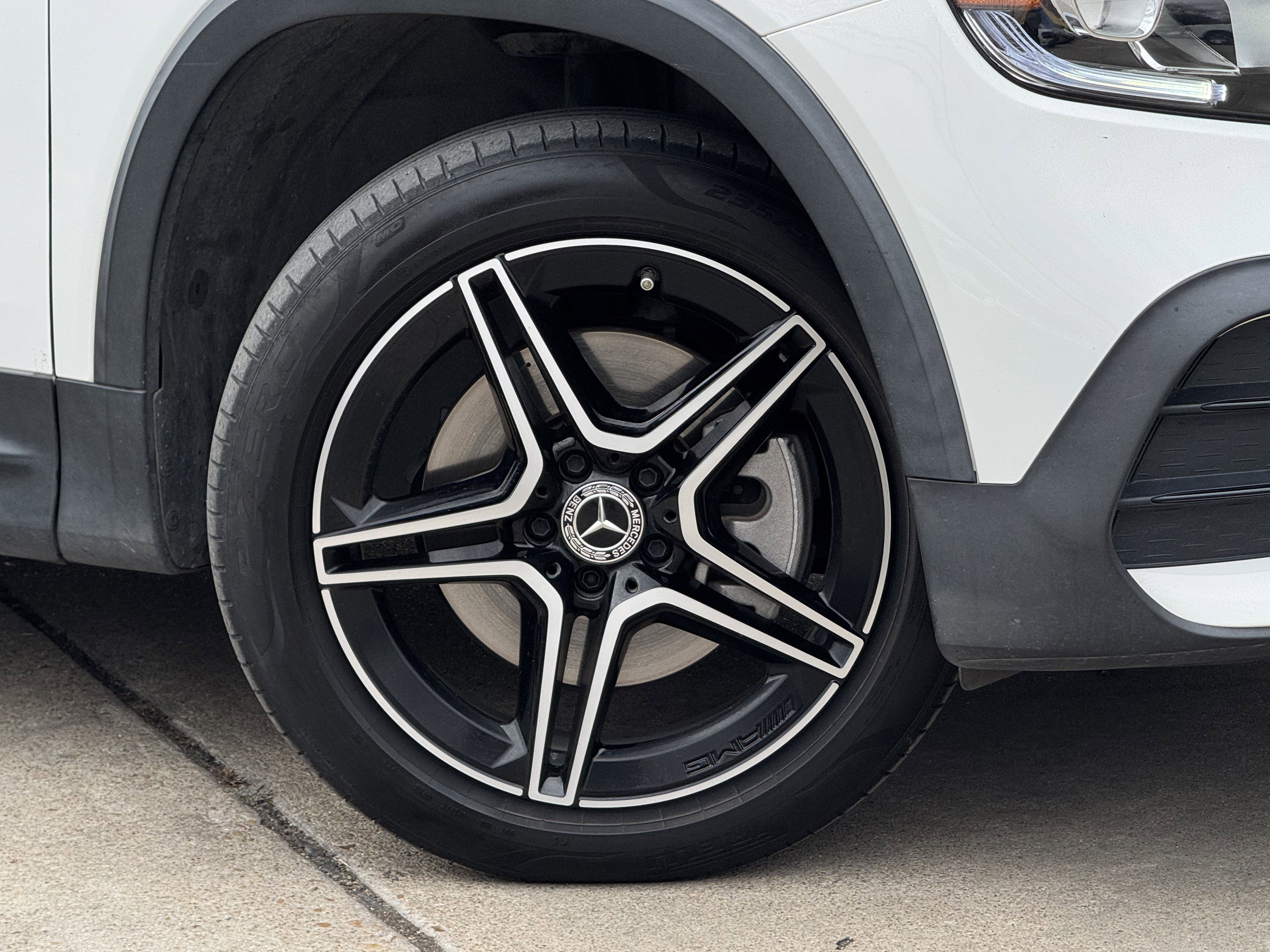 Used 2023 Mercedes-Benz GLB 250 image 3