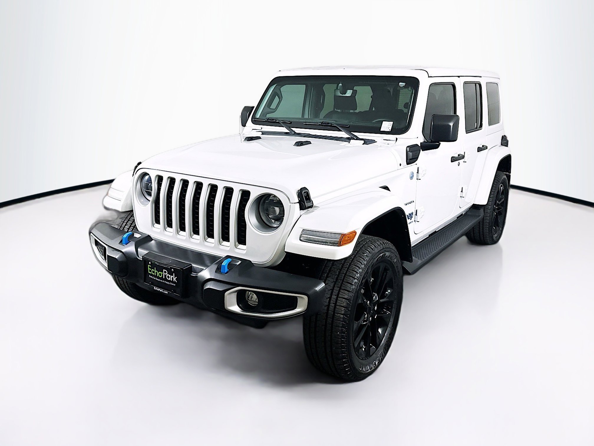Used 2023 Jeep Wrangler Unlimited Sahara AWD/4WD image 3