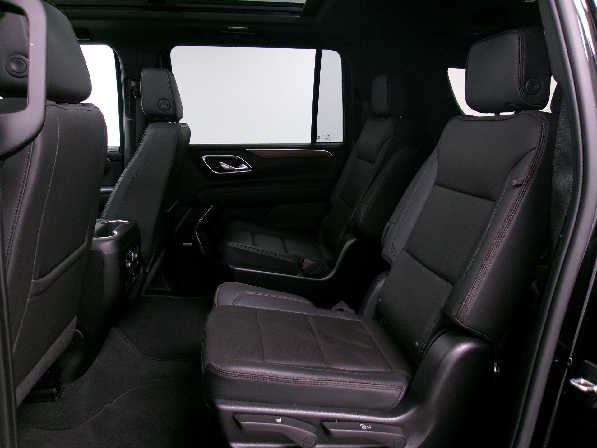 Used 2023 Chevrolet Suburban High Country AWD/4WD image 9