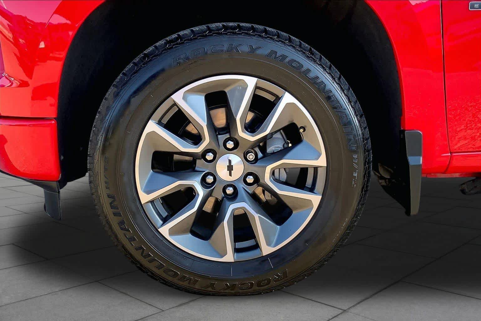 Used 2022 Chevrolet Silverado 1500 RST RWD image 8