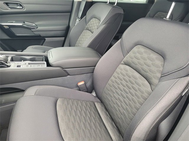 New 2025 Nissan Pathfinder SV image 8