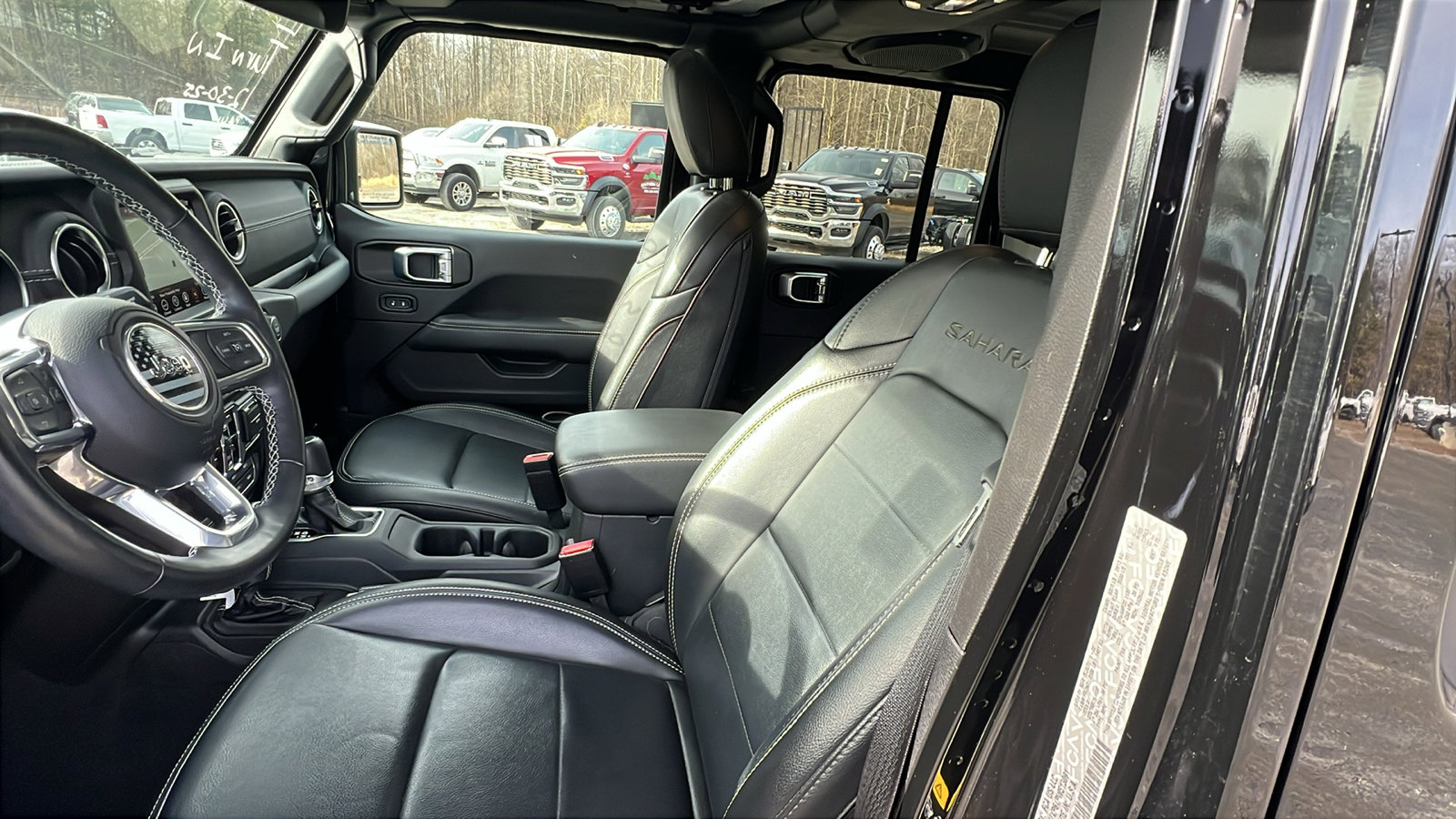 Used 2023 Jeep Wrangler Sahara w/ Cold Weather Group image 17