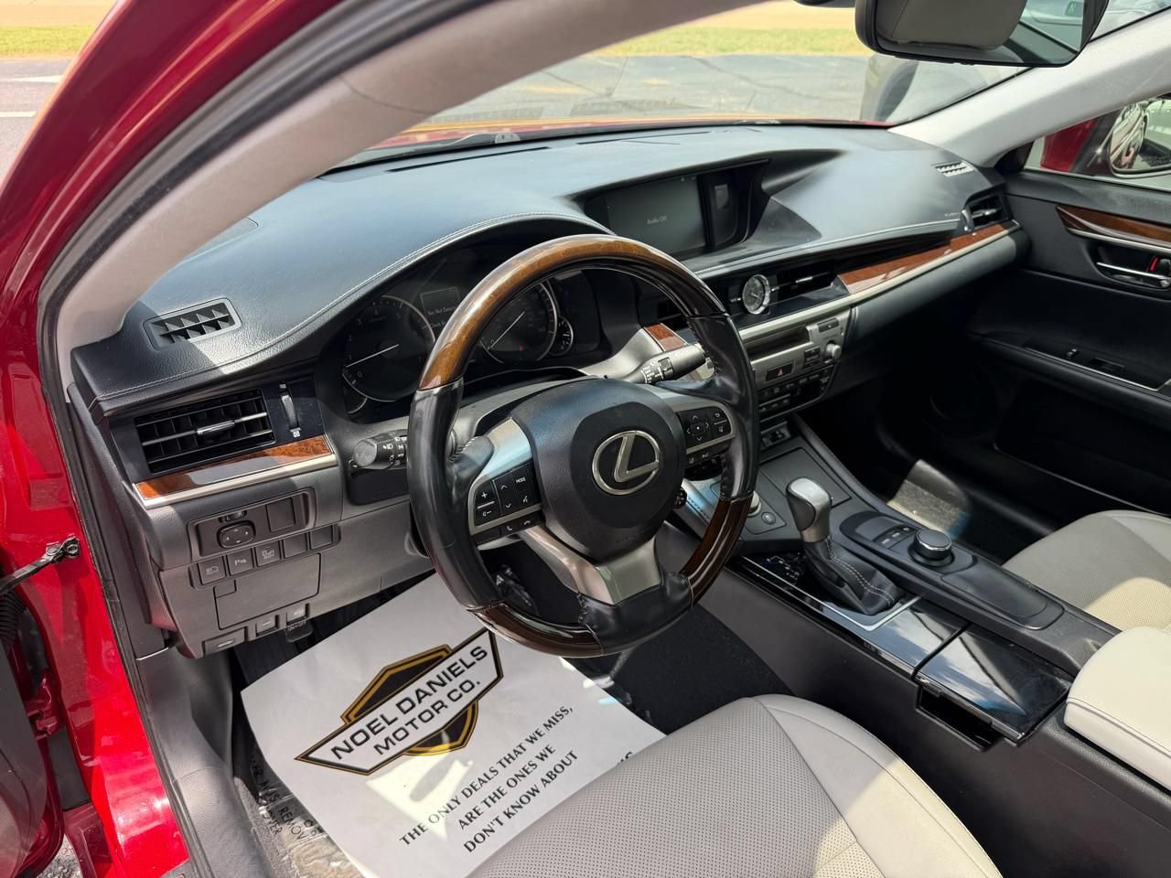 Used 2017 Lexus ES 350 w/ Premium Package FWD image 14