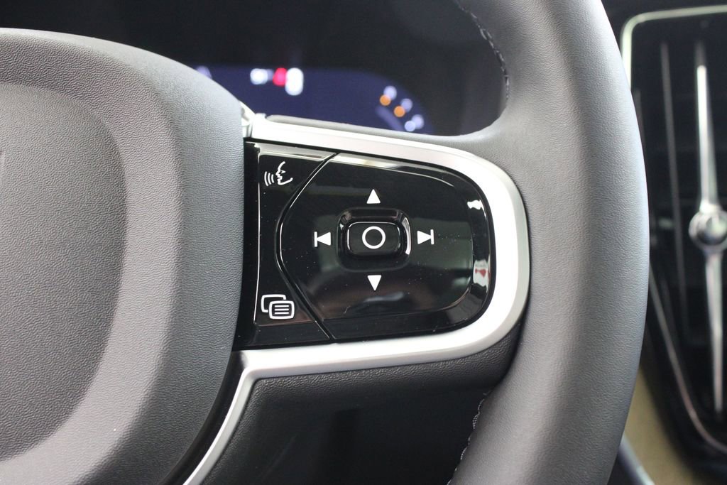 New 2026 Volvo XC60 B5 Plus w/ Protection Package Premier image 28