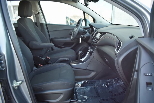 Used 2020 Chevrolet Trax LS image 33
