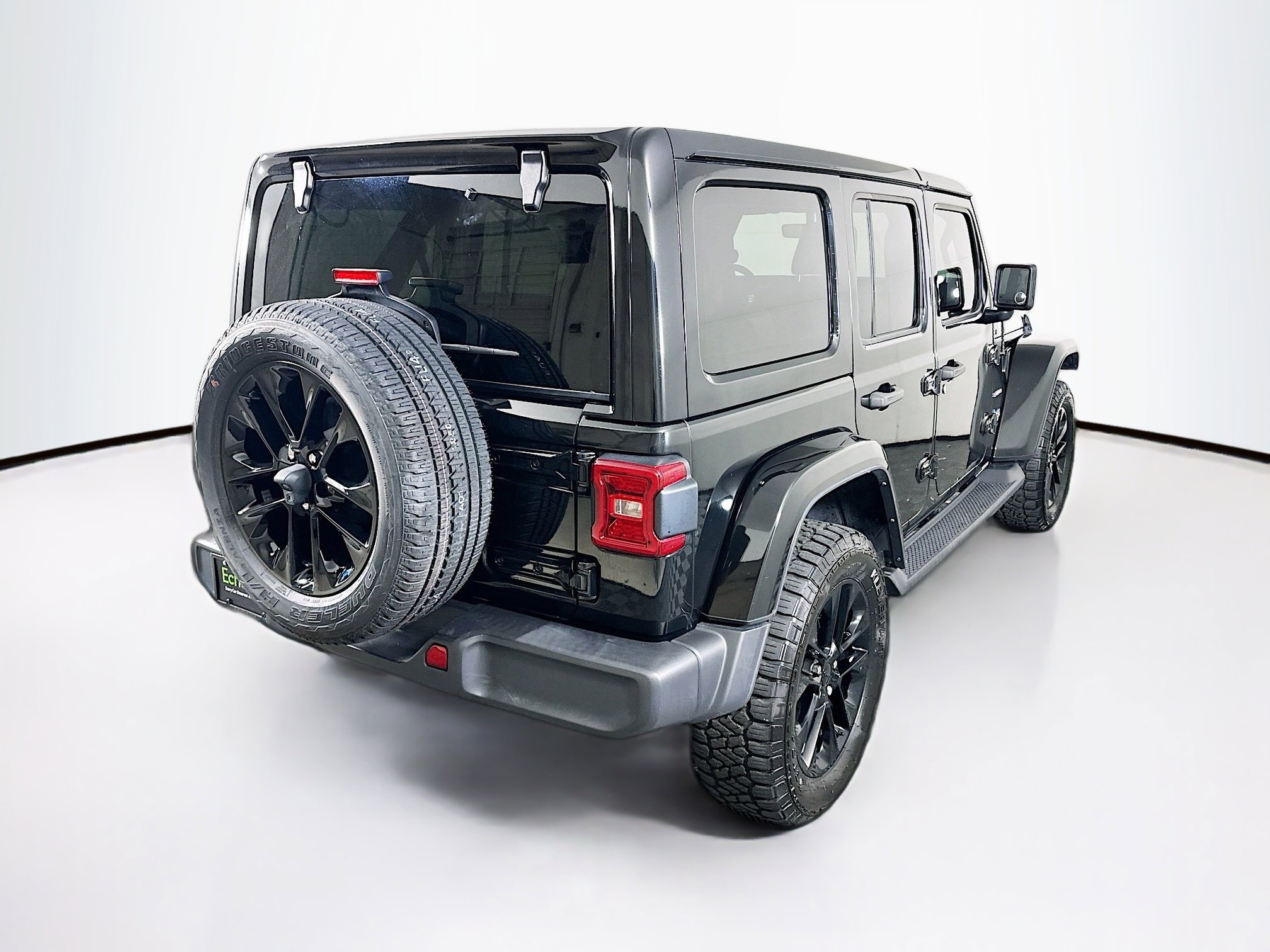 Used 2023 Jeep Wrangler Unlimited Sahara AWD/4WD image 9