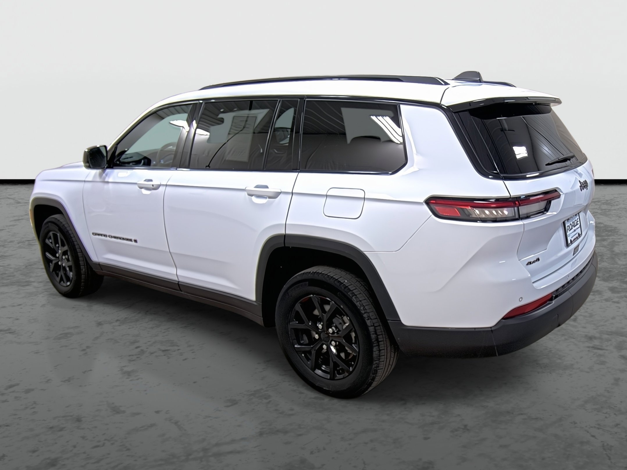 Used 2024 Jeep Grand Cherokee L Laredo image 2