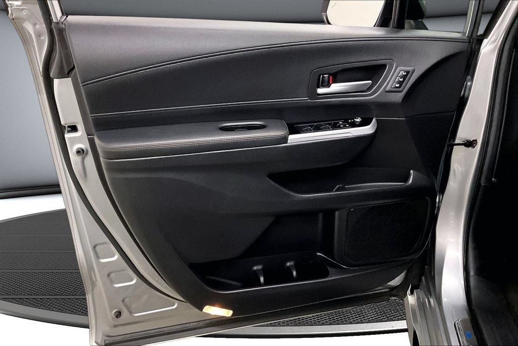 Used 2025 Toyota Sienna Platinum AWD/4WD image 20