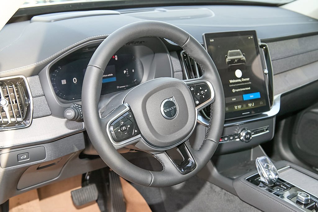 New 2026 Volvo XC90 B6 Ultra w/ Protection Package image 13