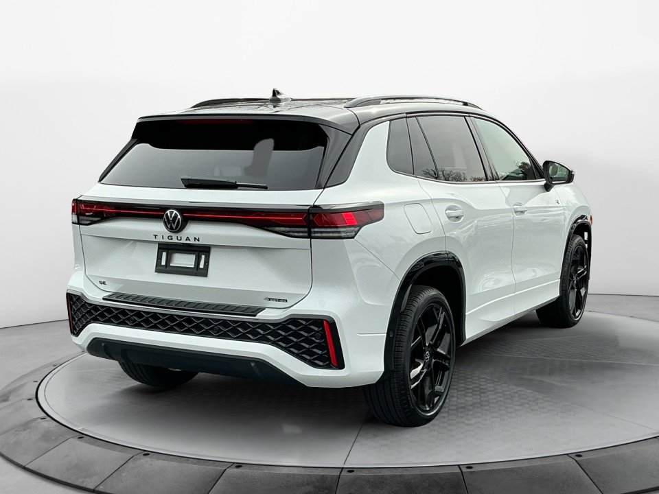 New 2026 Volkswagen Tiguan SE R-Line AWD/4WD image 7