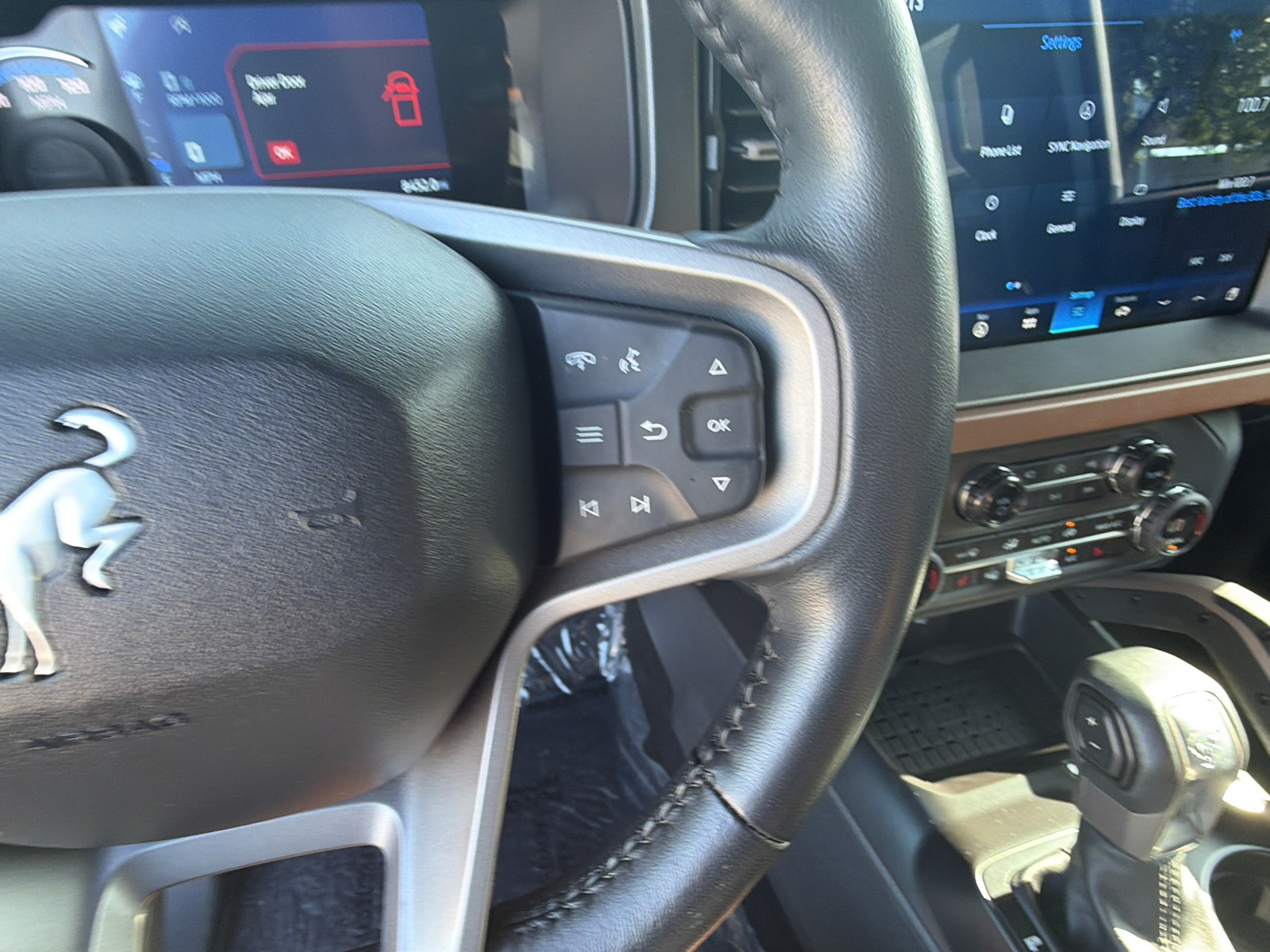 Used 2024 Ford Bronco Outer Banks AWD/4WD image 16