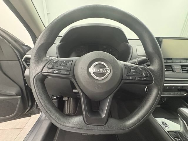 Used 2024 Nissan Altima 2.5 S FWD image 13