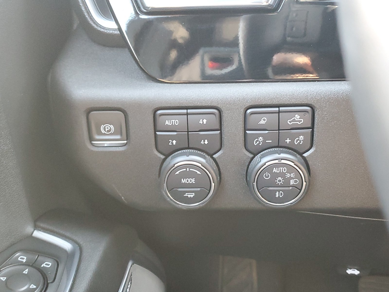 Used 2024 Chevrolet Silverado 1500 High Country AWD/4WD image 21