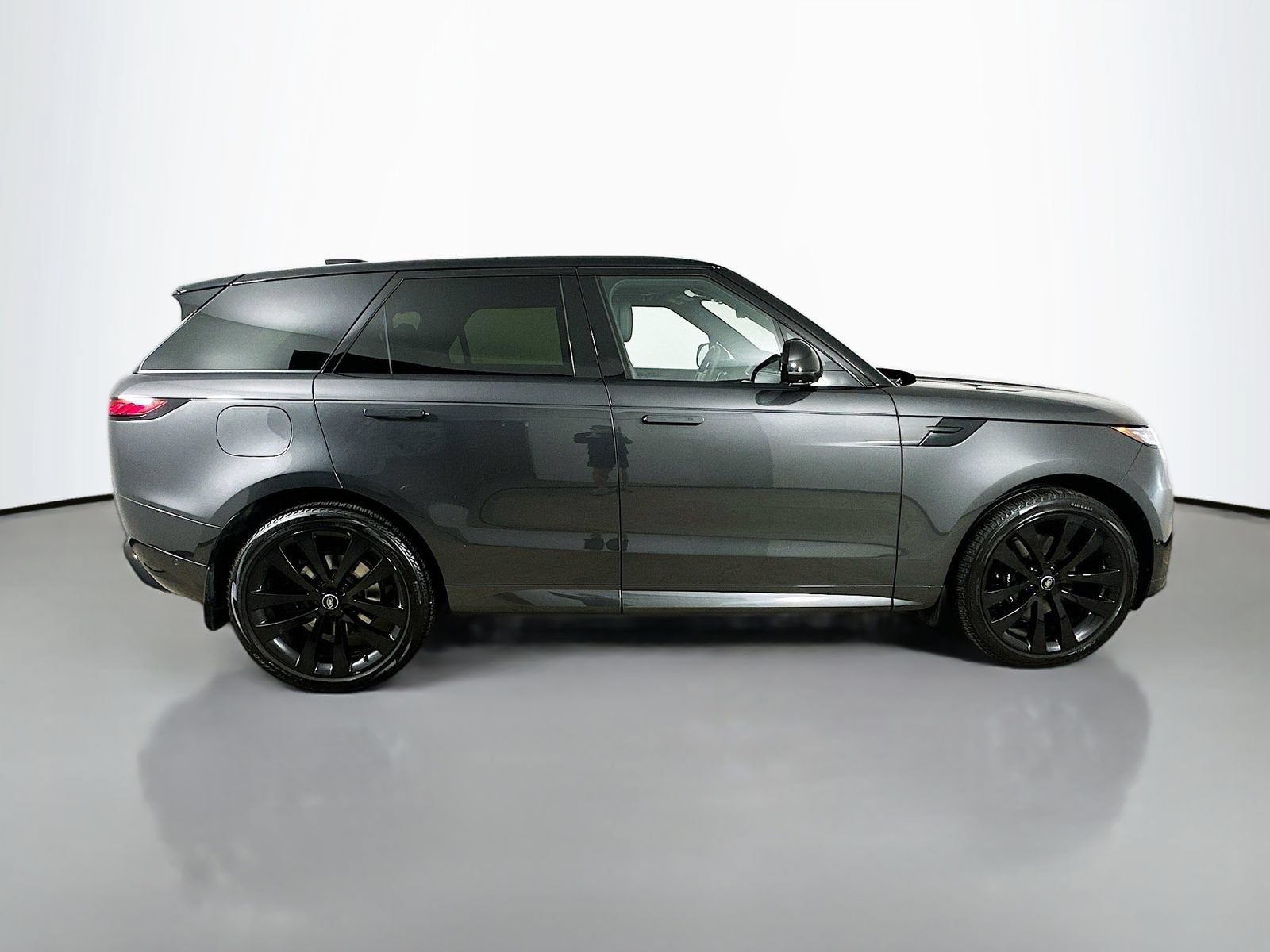 Used 2023 Land Rover Range Rover Sport SE Dynamic AWD/4WD image 4