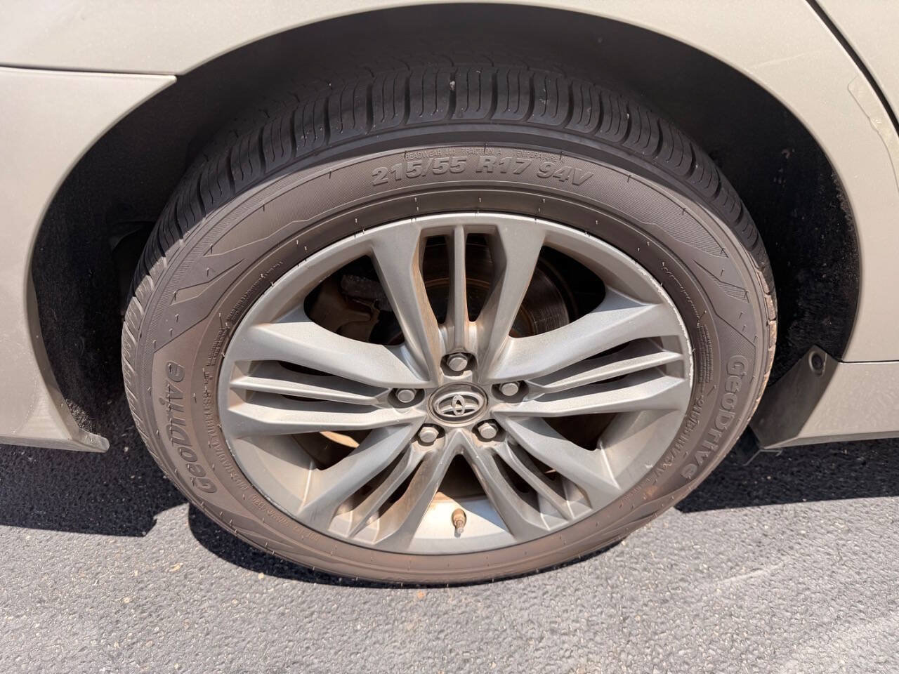 Used 2017 Toyota Camry SE FWD image 32
