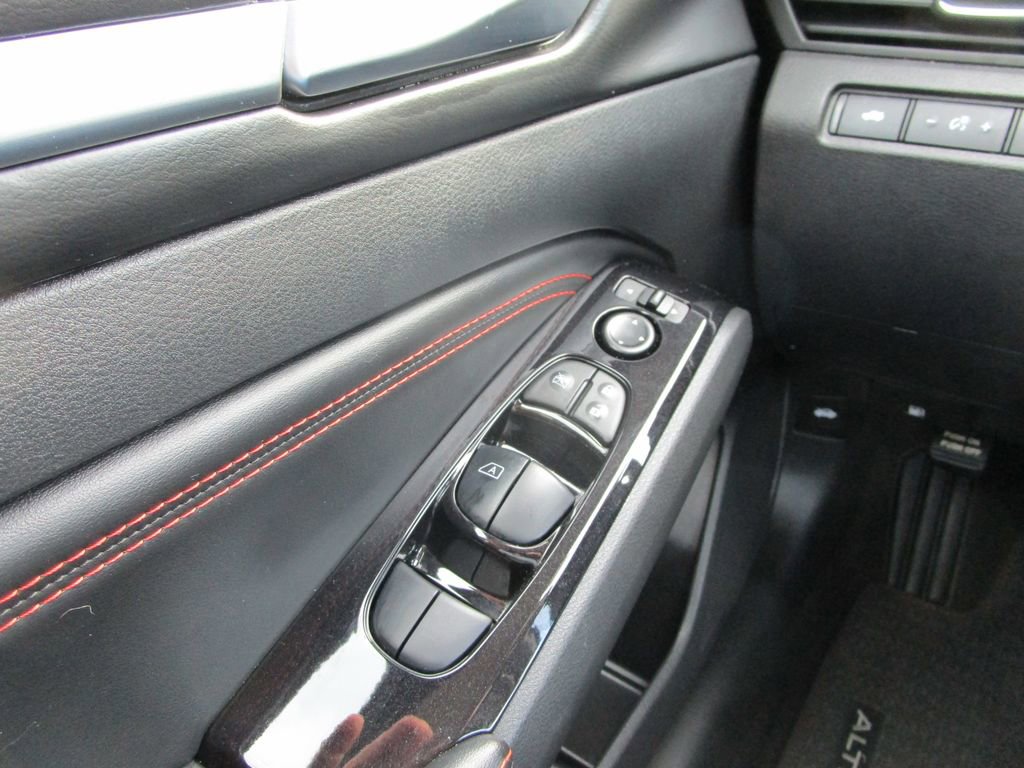 Used 2023 Nissan Altima 2.5 SR image 27