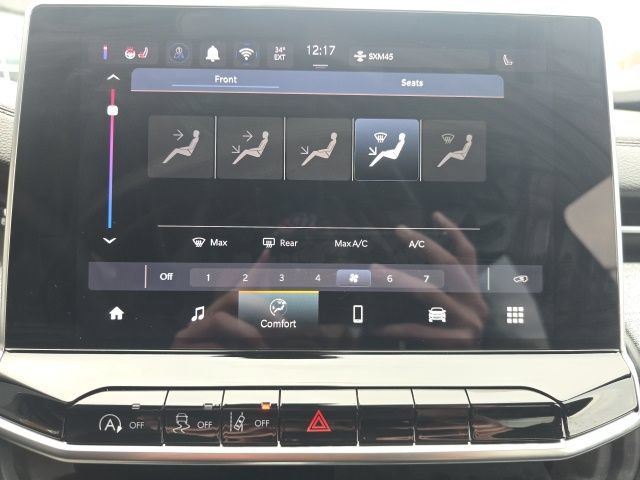 Certified 2024 Jeep Compass Latitude w/ Sun and Sound Group AWD/4WD image 21