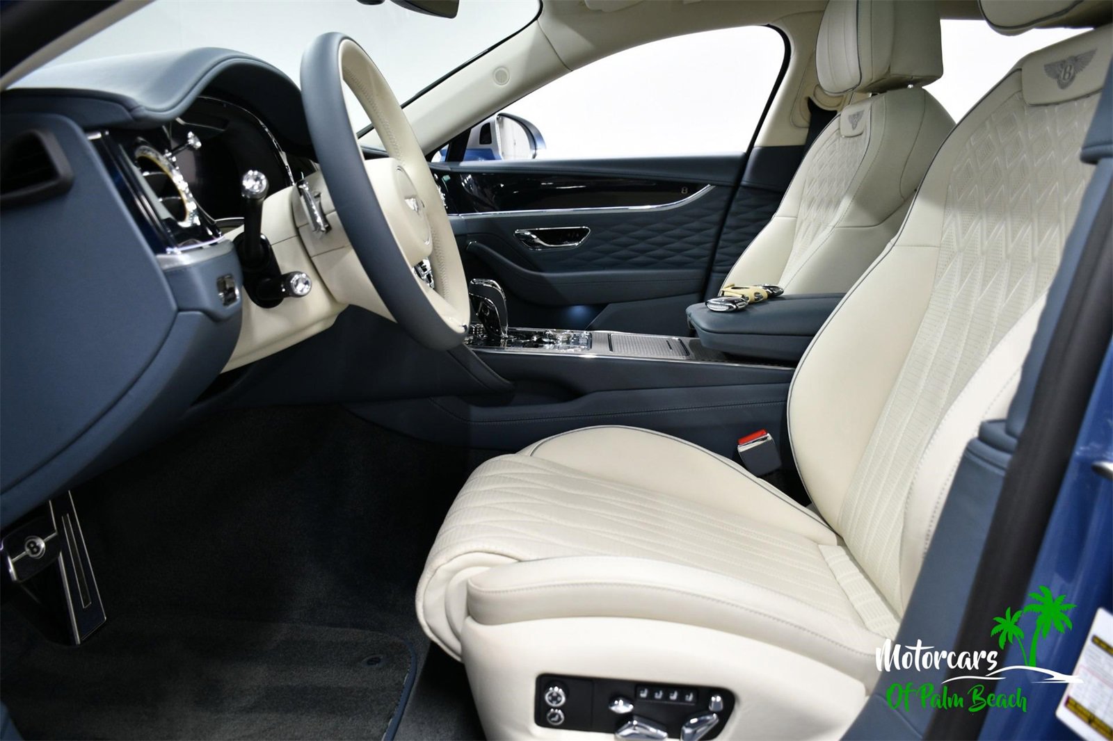 Used 2023 Bentley Flying Spur W12 image 22