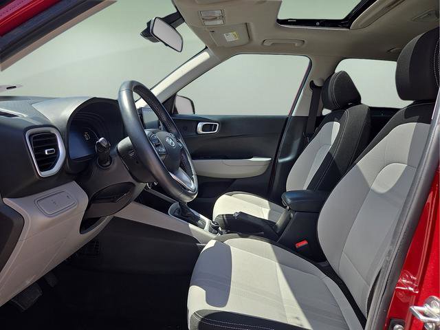 Used 2024 Hyundai Venue SEL FWD image 21