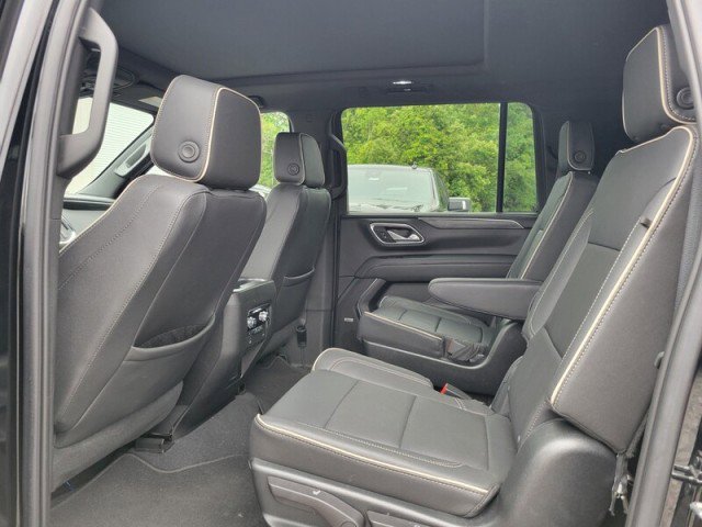 Used 2023 GMC Yukon XL SLT w/ SLT Premium Package RWD image 24