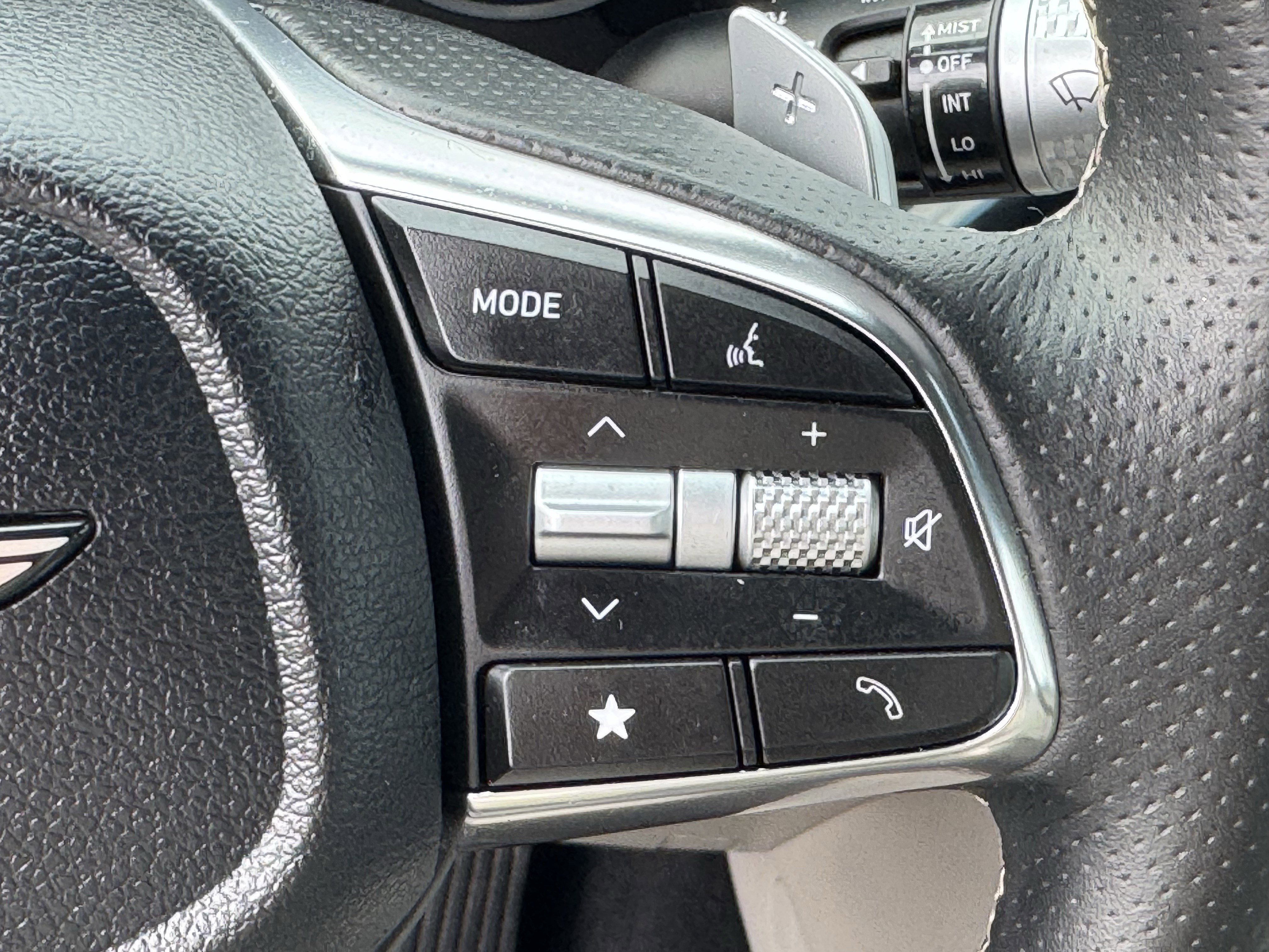 Used 2025 Genesis G70 2.5T AWD/4WD image 23