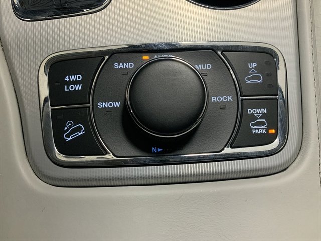 Used 2018 Jeep Grand Cherokee Summit AWD/4WD image 29