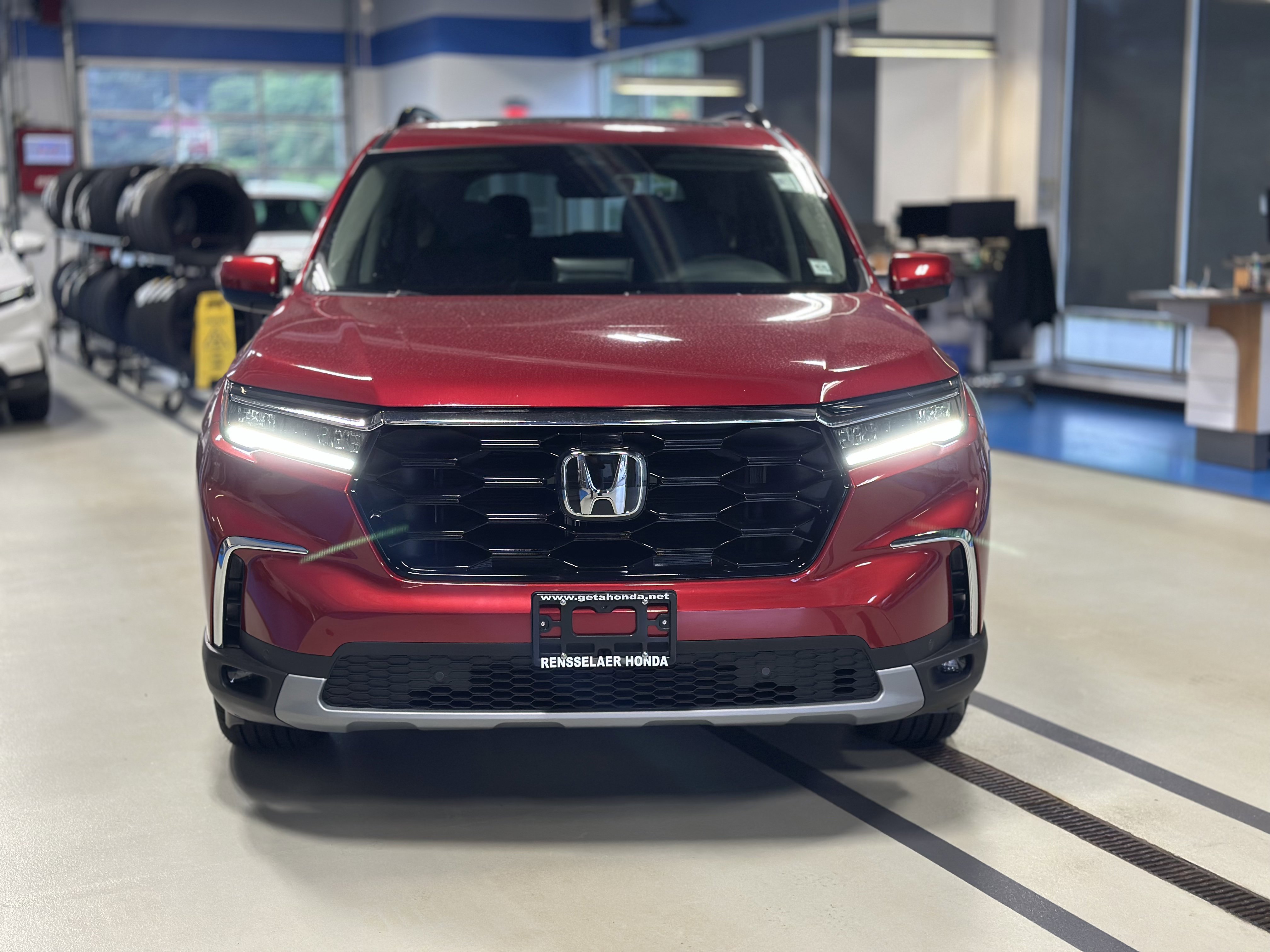 New 2025 Honda Pilot Touring image 2
