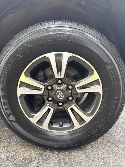 Used 2018 Toyota Tacoma TRD Sport AWD/4WD image 9