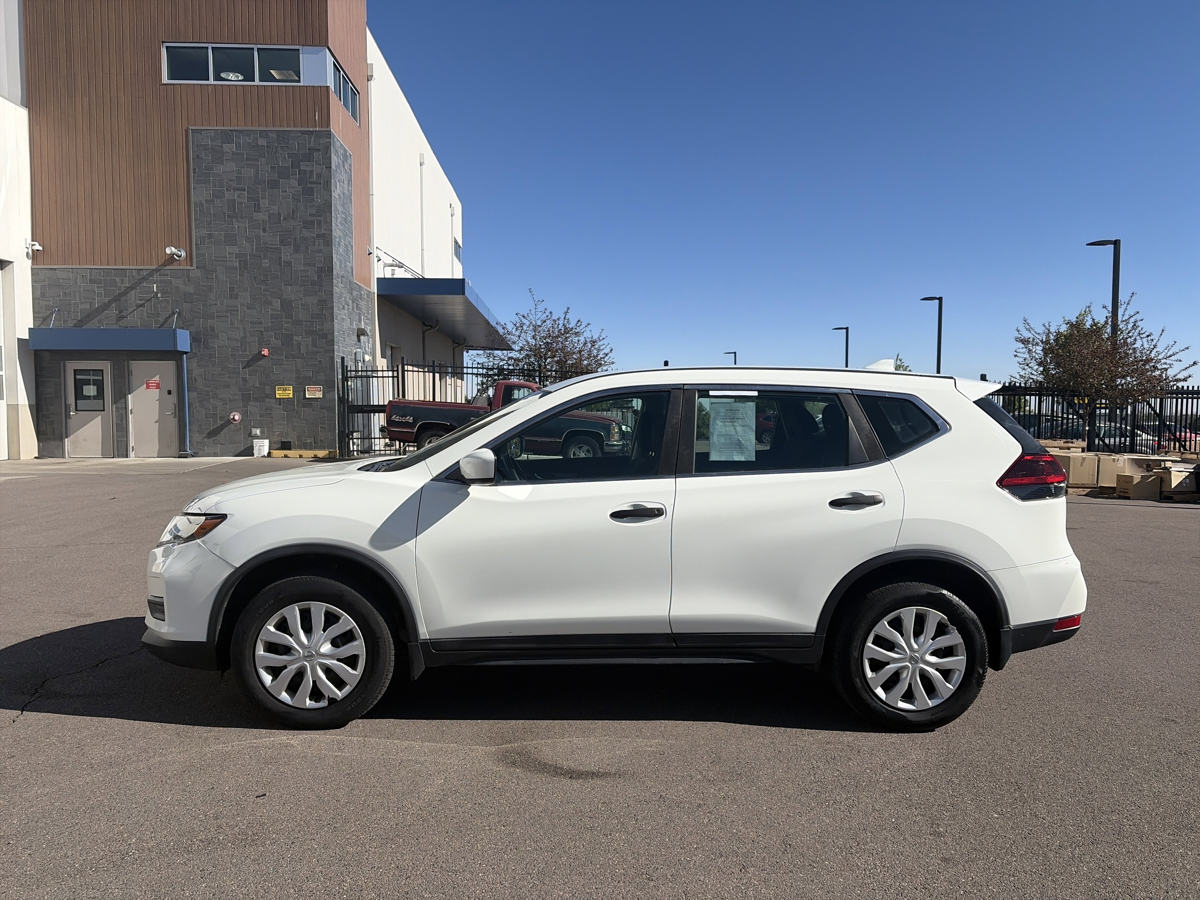 Used 2018 Nissan Rogue S AWD/4WD image 8