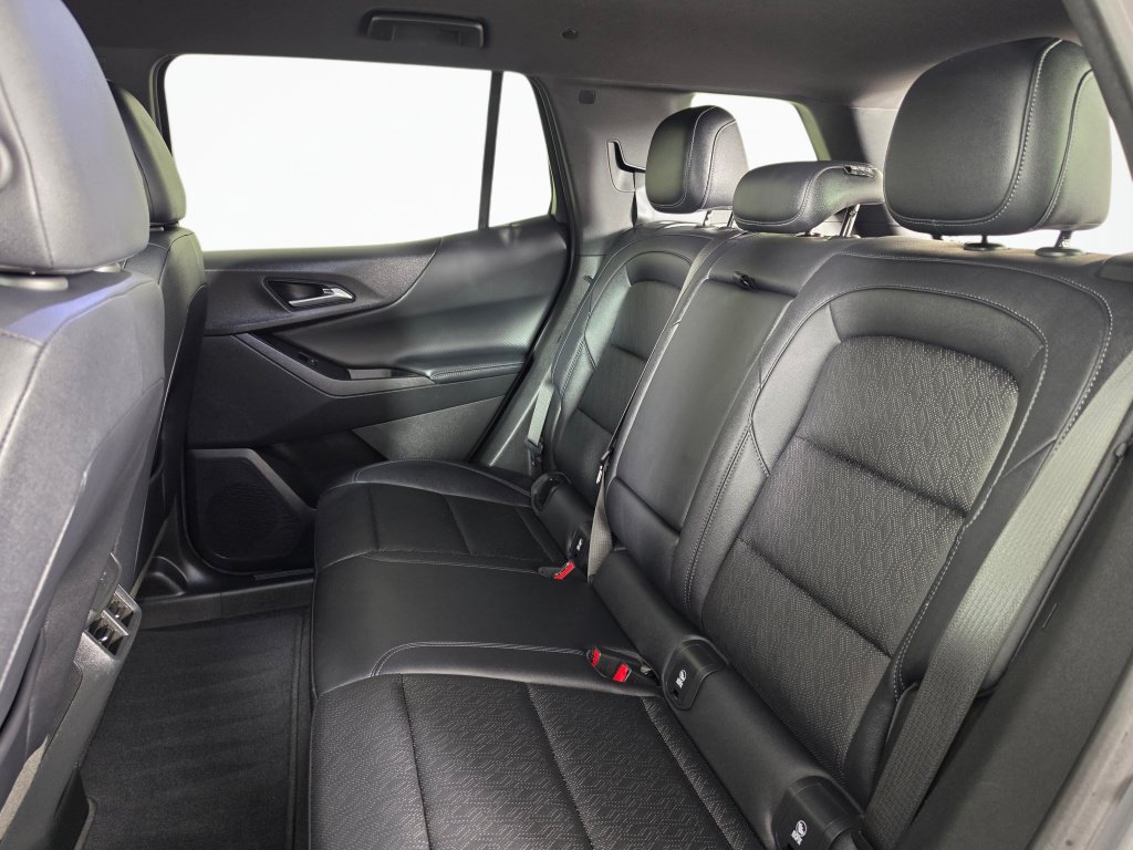 Used 2025 Chevrolet Equinox LT w/ Convenience Package II FWD image 33
