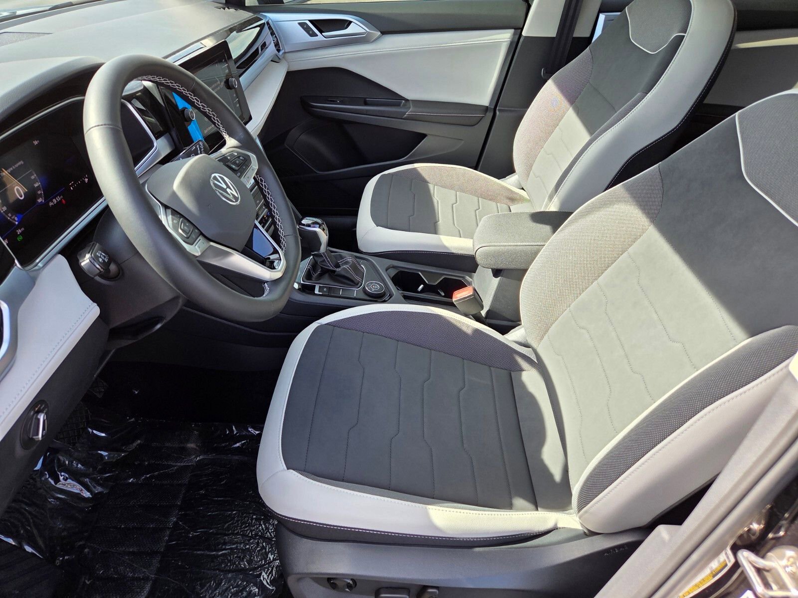 New 2025 Volkswagen Taos SE image 6