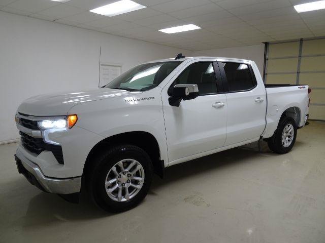 Used 2025 Chevrolet Silverado 1500 LT w/ Safety Package AWD/4WD image 3