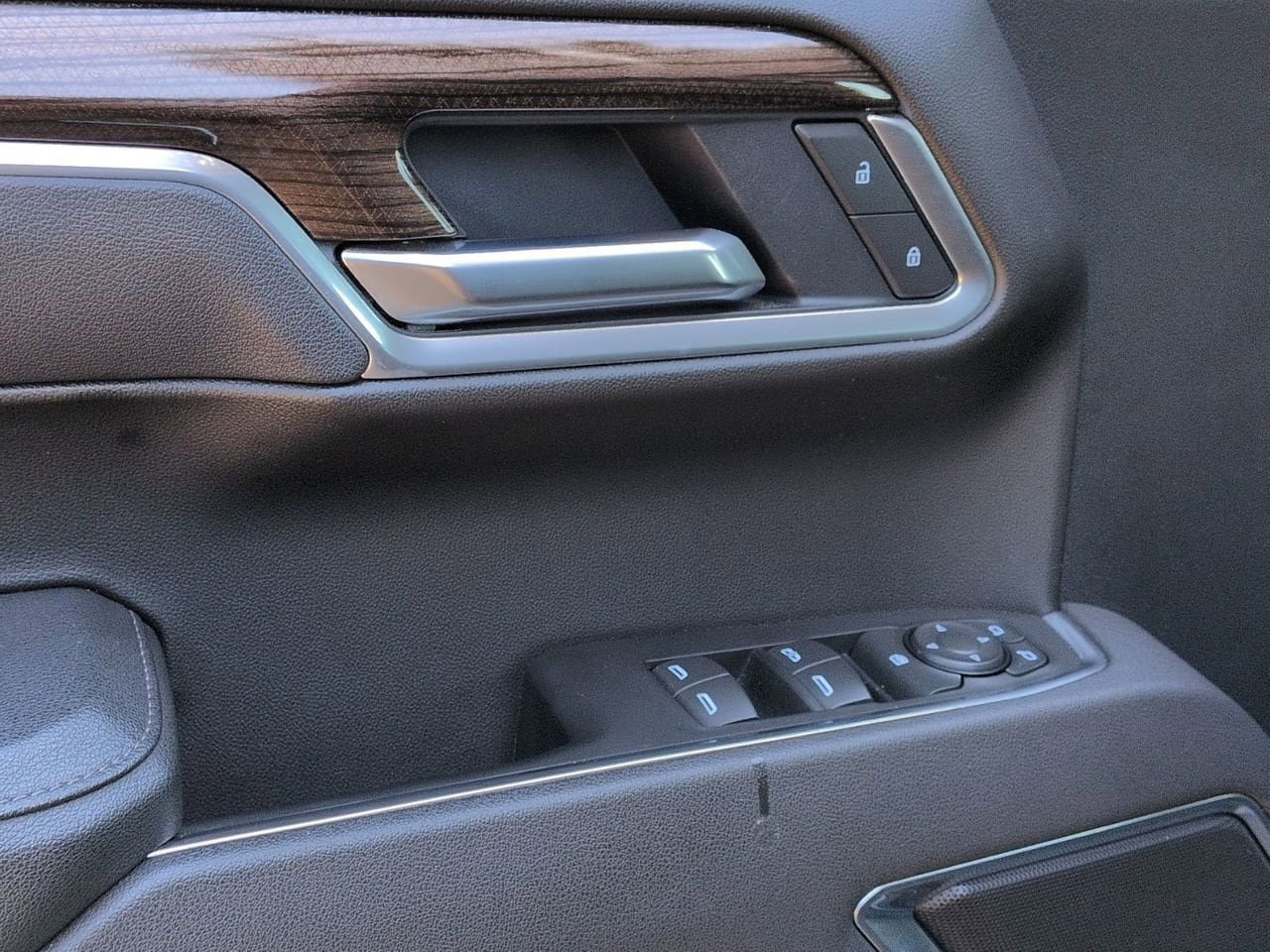 Certified 2026 Chevrolet Silverado 1500 LT RWD image 9
