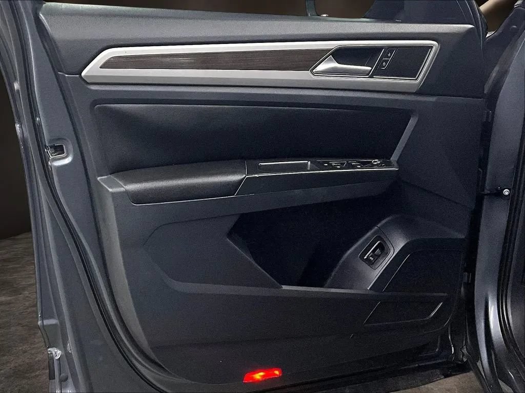 Used 2018 Volkswagen Atlas SEL FWD image 18