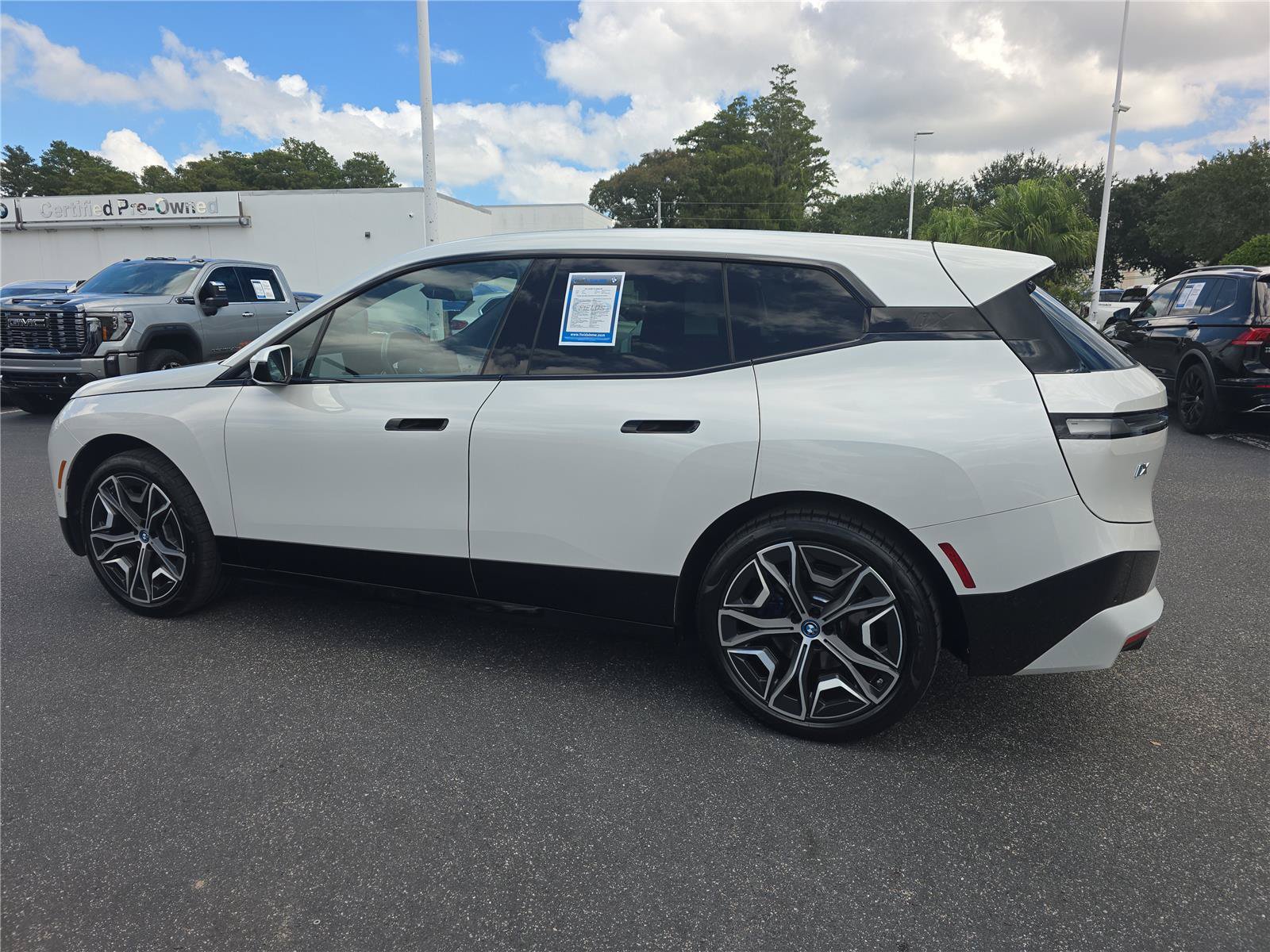 Used 2023 BMW iX xDrive50 w/ Sport Package AWD/4WD image 6