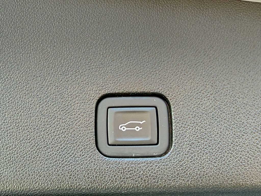 Used 2024 Cadillac XT6 Premium Luxury w/ LPO, Floor Liner Package AWD/4WD image 18