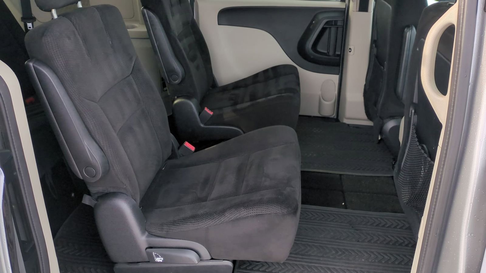 Used 2014 Dodge Grand Caravan SXT image 22