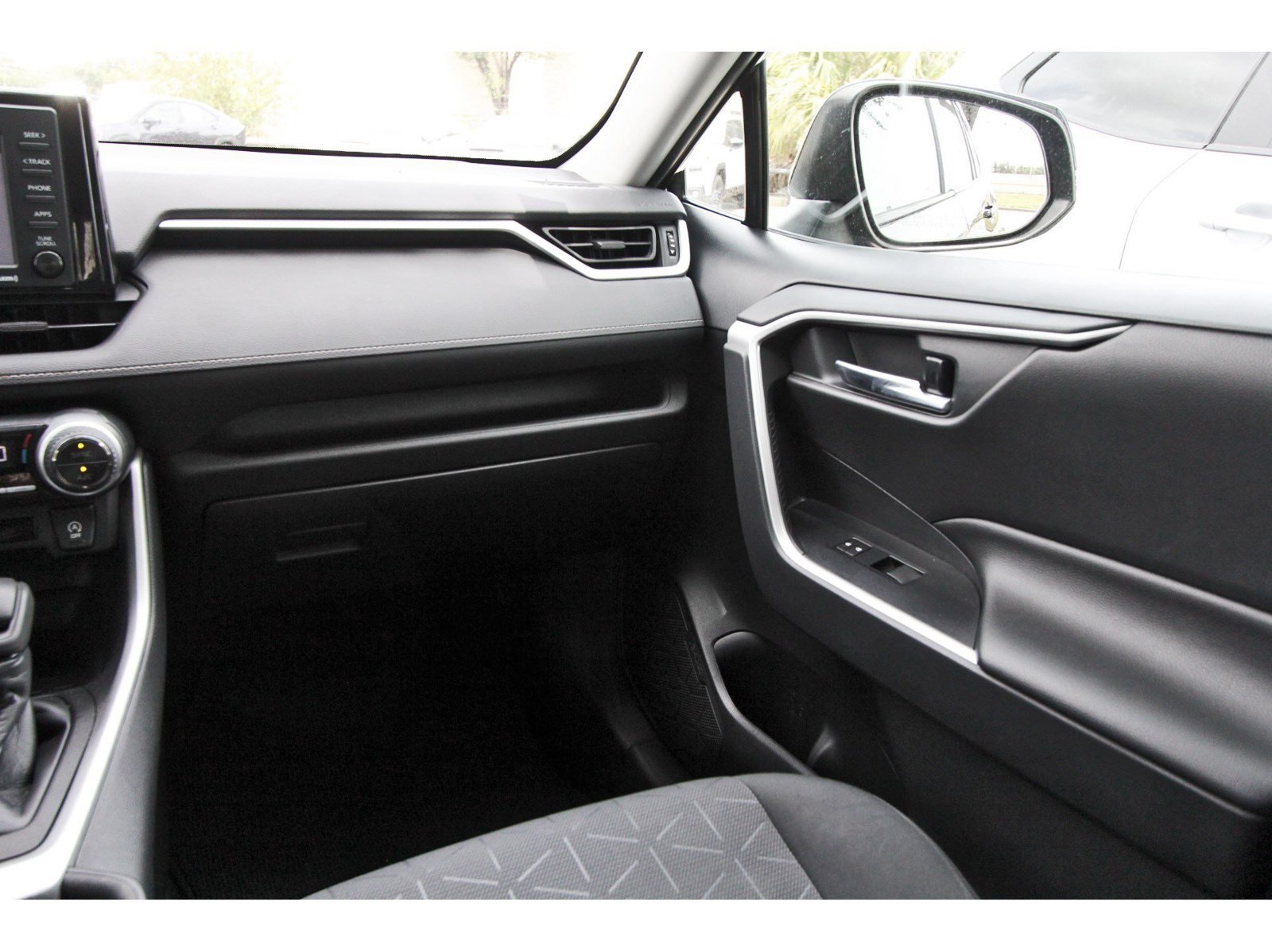 Used 2021 Toyota RAV4 XLE FWD image 10