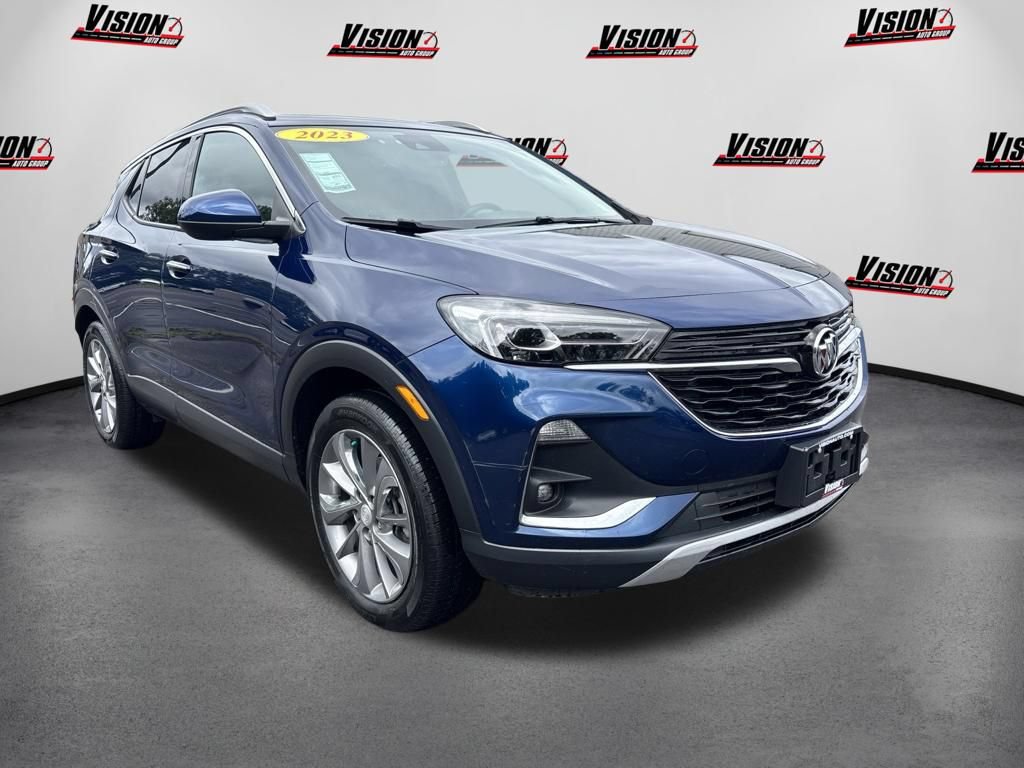 Used 2023 Buick Encore GX Essence w/ Experience Buick Package FWD image 3