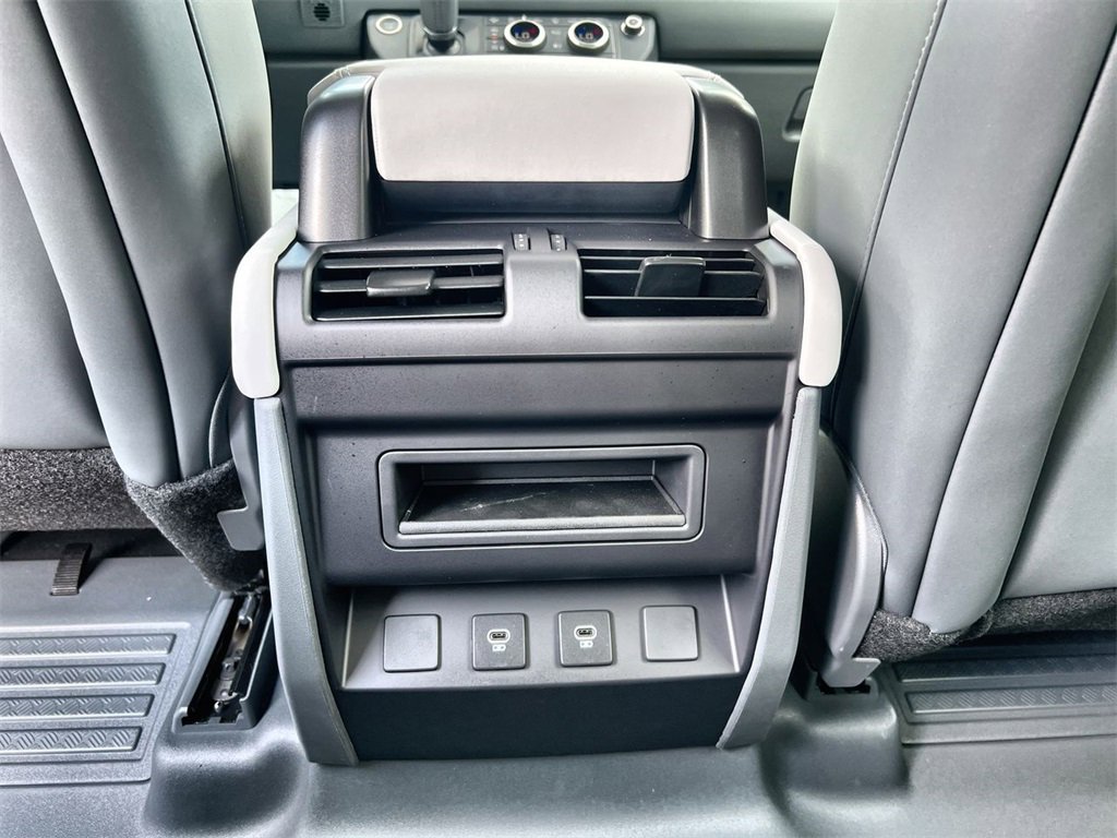 Used 2025 Land Rover Defender 110 S image 16