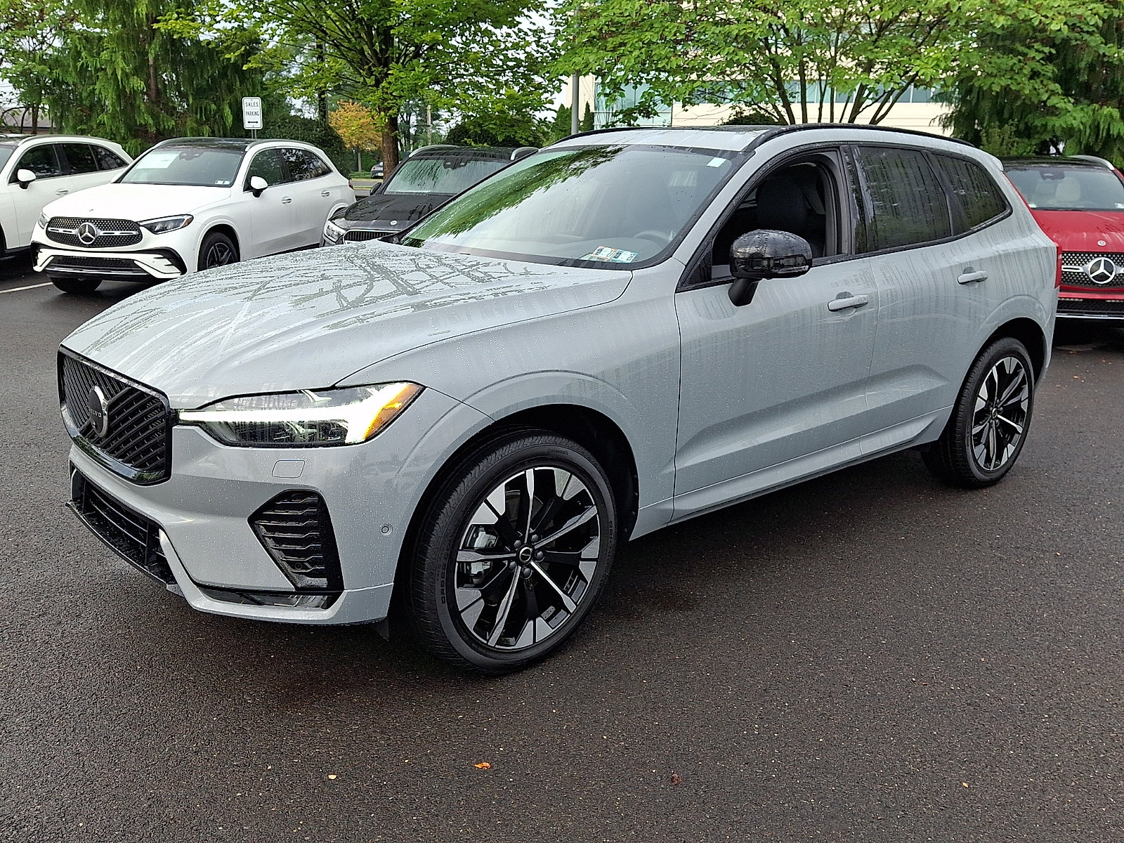 Used 2026 Volvo XC60 B5 Plus w/ Climate Package AWD/4WD image 3
